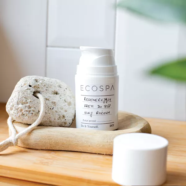 Regenerujący krem do stóp z olejem ryżowym i masłem shea