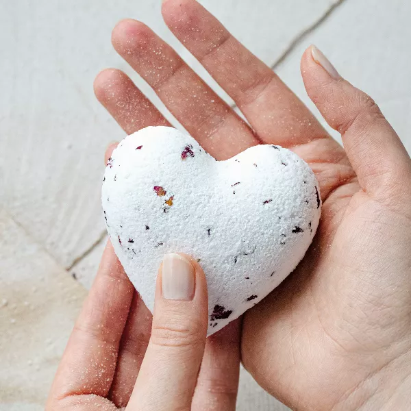 Musujące kule kąpielowe - płatki róż i palmarosa