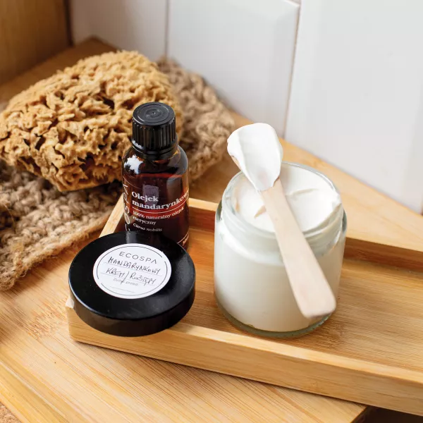 Mandarynkowy krem z bazy przeciw rozstępom