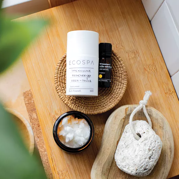 Intensywnie regenerujący krem-maska do stóp z olejem kokosowym i winogronowym