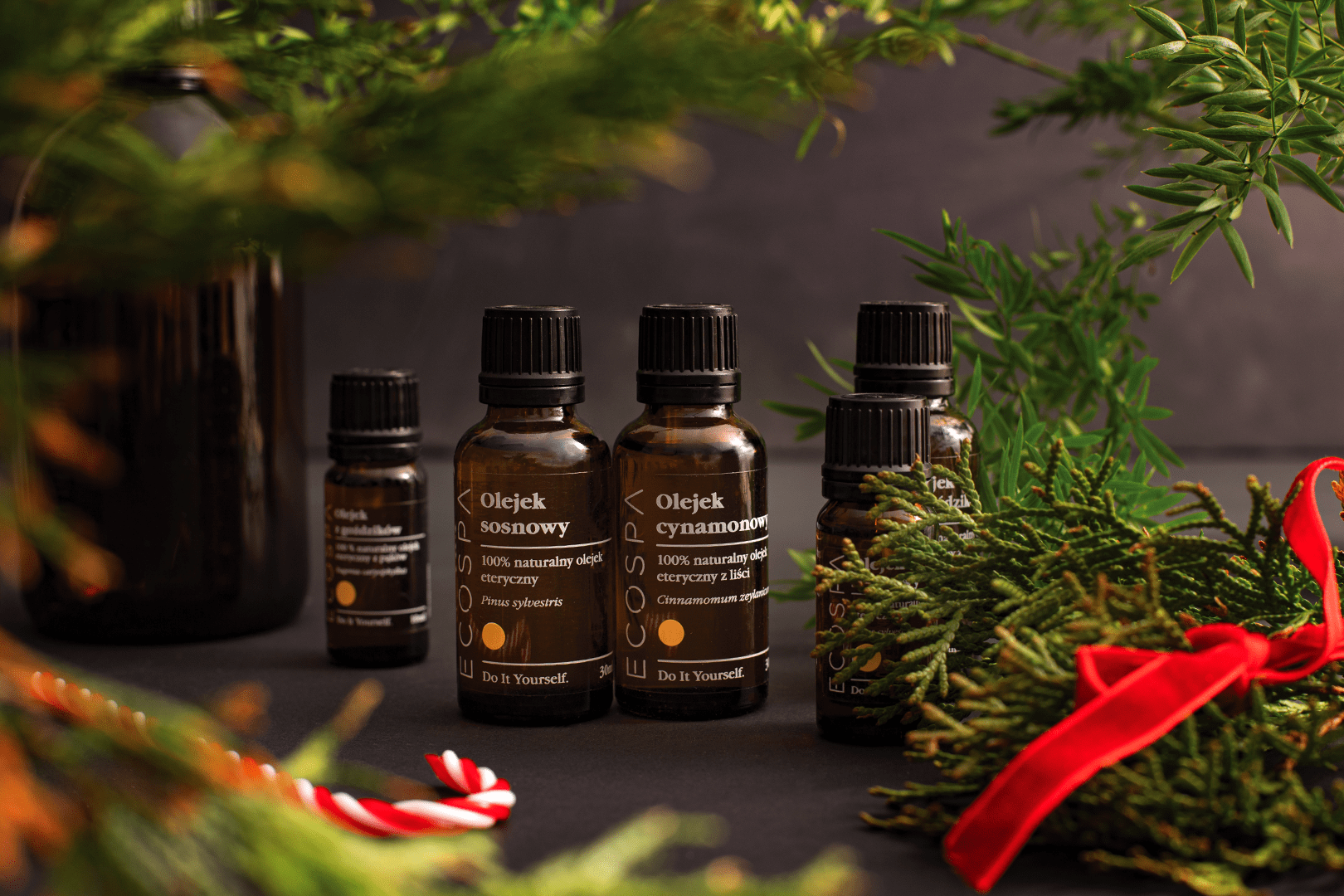 Świąteczna aromaterapia – olejki, które stworzą magiczny nastrój w domu