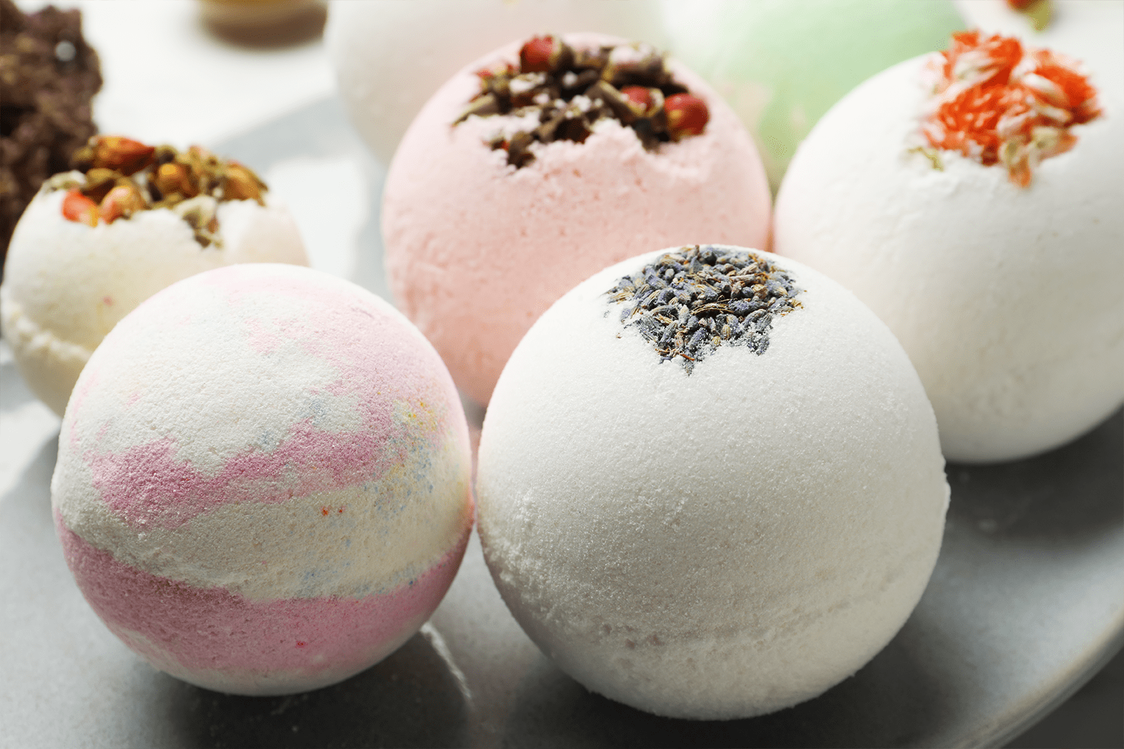 Musujące kule do kąpieli z naturalnych składników – świąteczny upominek DIY