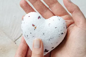 Musujące kule kąpielowe - płatki róż i palmarosa