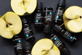 Jak ekstrakt z jabłka działa na włosy i skórę?