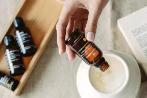 Aromaterapia - jak stosować olejki eteryczne w domu?