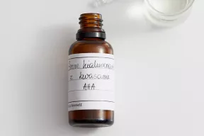 Serum hialuronowe z wieloowocowymi kwasami AHA