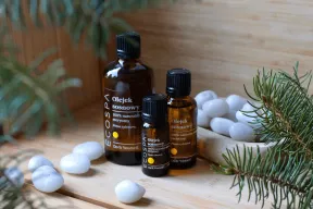 Olejek sosnowy – jakie ma właściwości kosmetyczne i aromaterapeutyczne?