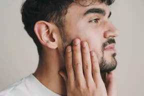 Pielęgnacja skóry mężczyzn - oleje do brody, naturalne kremy po goleniu