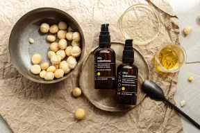 Olej makadamia (macadamia) – skład, właściwości i zastosowanie w kosmetyce