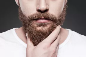Jak dbać o zarost? Pielęgnacja brody i wąsów