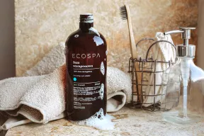 Baza szamponowa – wielozadaniowy surowiec kosmetyczny do mycia twarzy, ciała i włosów