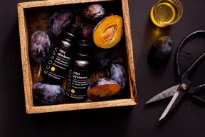 Olej z pestek śliwki – naturalny kosmetyk do skóry i włosów